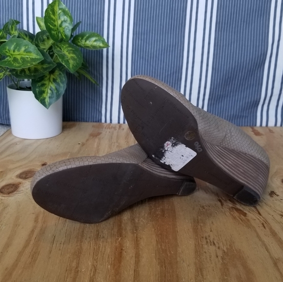 BCBGeneration Nude Faux snakeskin wedges size 7.5 - Picture 2 of 6